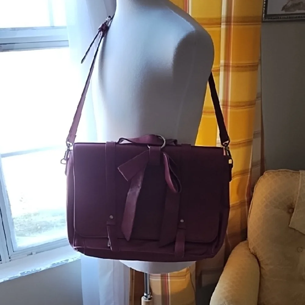 Red faux leather messenger bag/briefcase